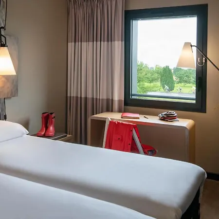 Hotel Ibis Pontorson Baie Du Mont Michel 3*
