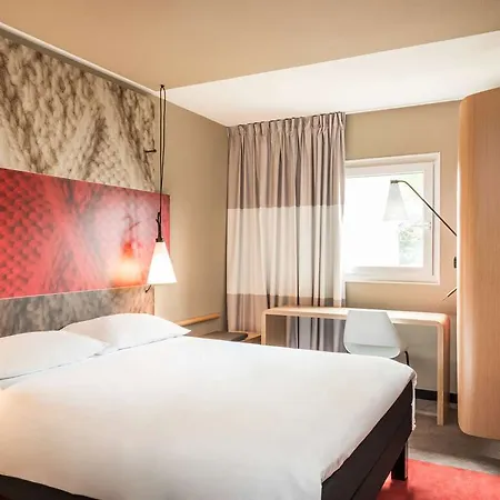 Hotel Ibis Pontorson Baie Du Mont Michel 3*